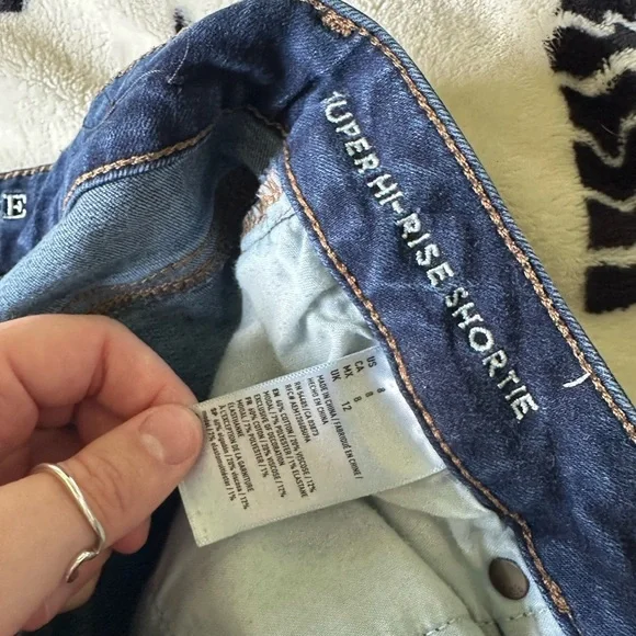 American Eagle high rise Jean shorts size 8 - Picture 3 of 3